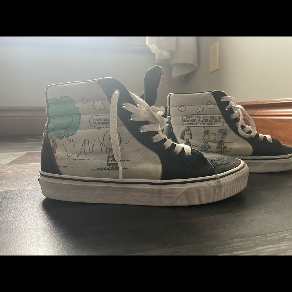 Men6 woman 7.6 good shape peanuts vans 
Son only ware as good shoes